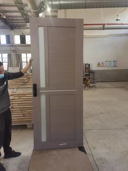 Porte in legno su misura, porte interne realizzate con pannelli in PVC in vetro